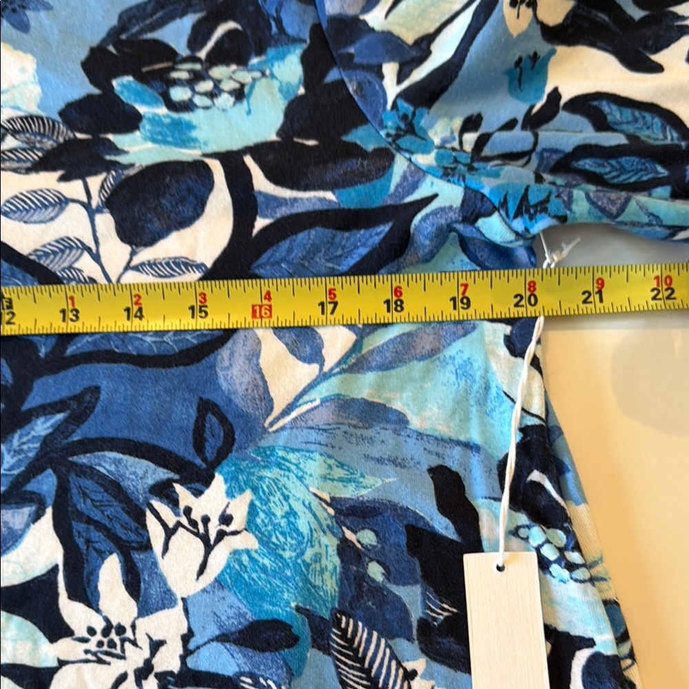 Chico's Blue Floral Short-Sleeve Tee size 3 - Picture 3 of 7